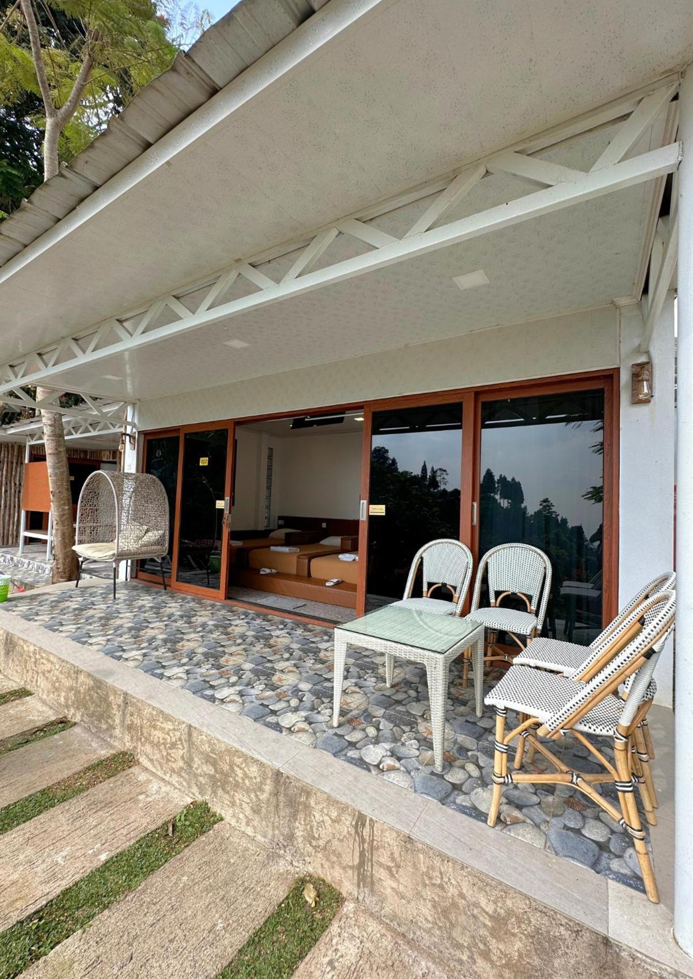 De Pointé Resort&Resto Campaka Exterior foto