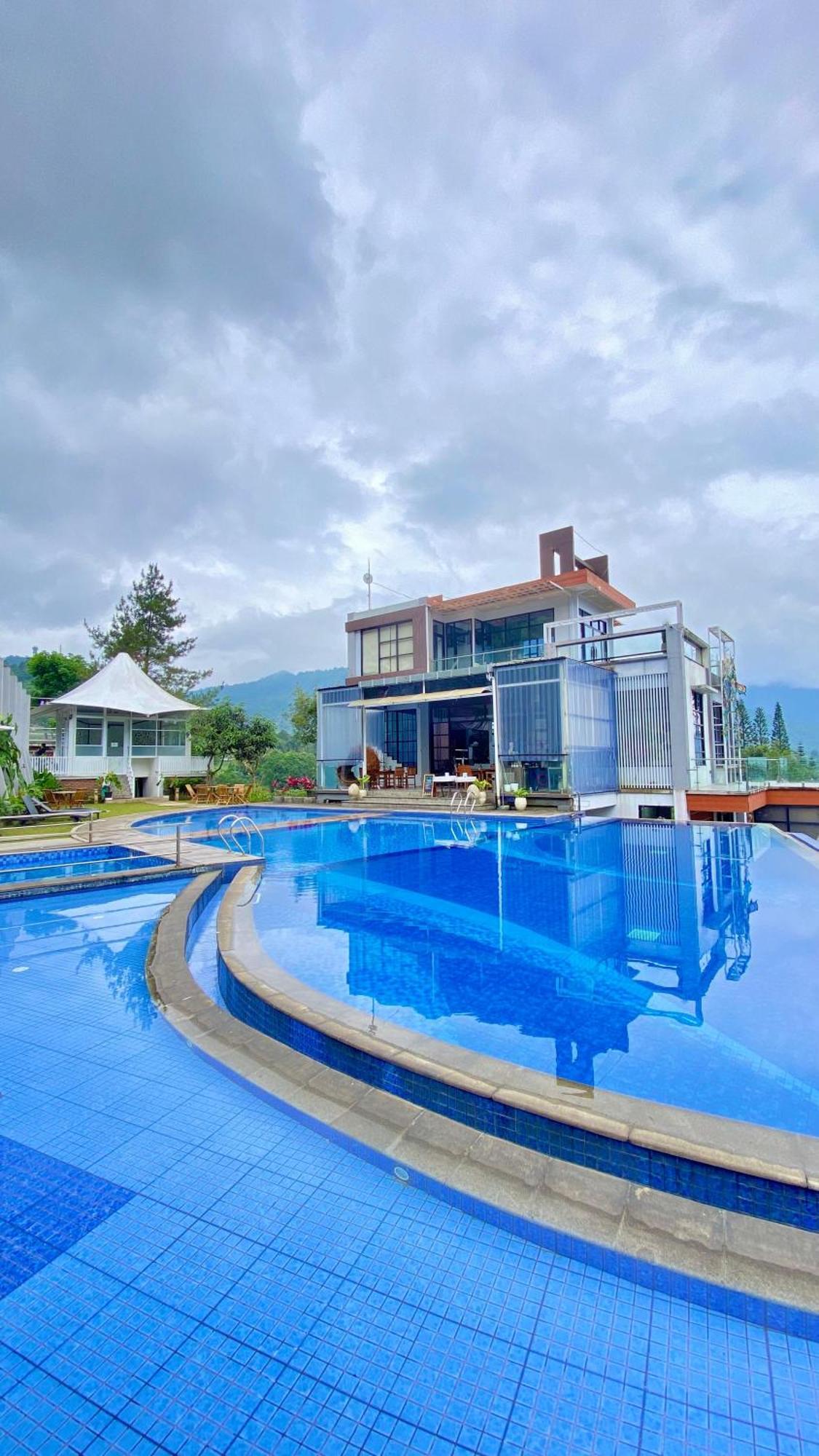 De Pointé Resort&Resto Campaka Exterior foto